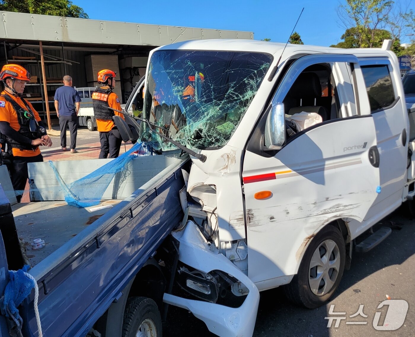 본문 이미지 - 6월30일 제주시에서 차량 6대가 연쇄 추돌하는 사고가 발생했다.(제주도소방안전본부 제공. 재판매 및 DB 금지)
