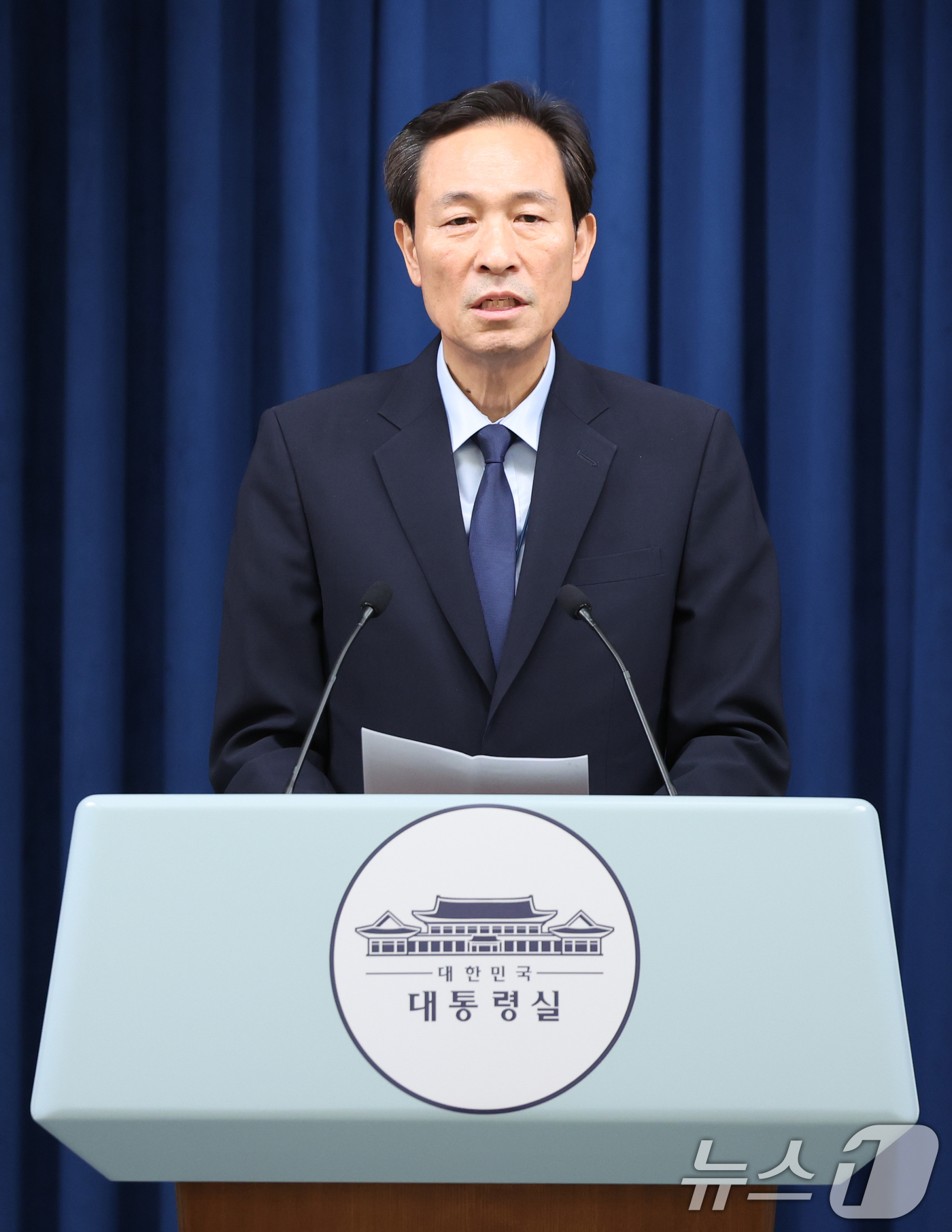 (서울=뉴스1) 허경 기자 = 우상호 정무수석이 1일 서울 용산구 대통령실 청사에서 야5당 회동 관련 브리핑을 하고 있다. 2025.7.1/뉴스1