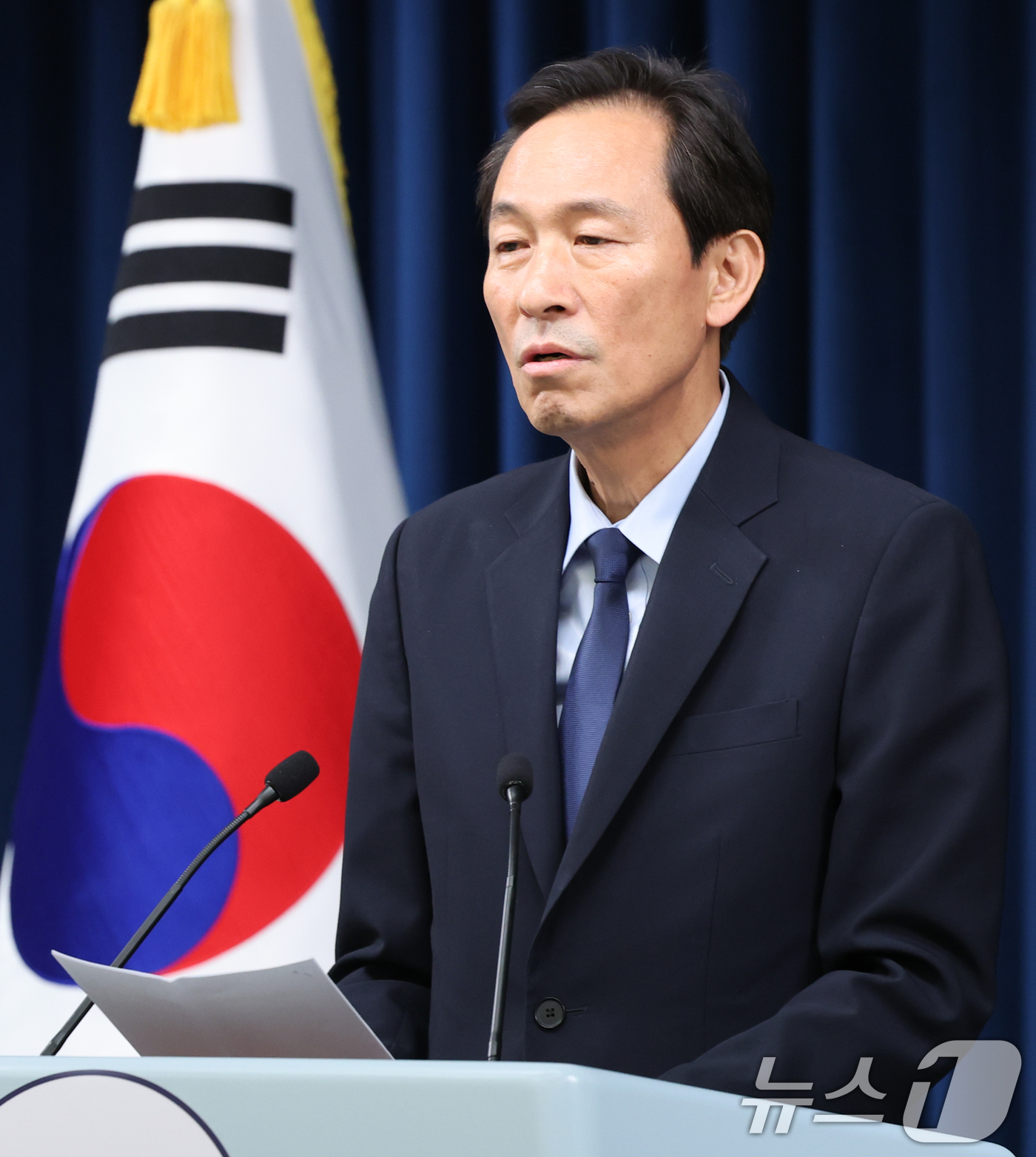 (서울=뉴스1) 허경 기자 = 우상호 정무수석이 1일 서울 용산구 대통령실 청사에서 야5당 회동 관련 브리핑을 하고 있다. 2025.7.1/뉴스1