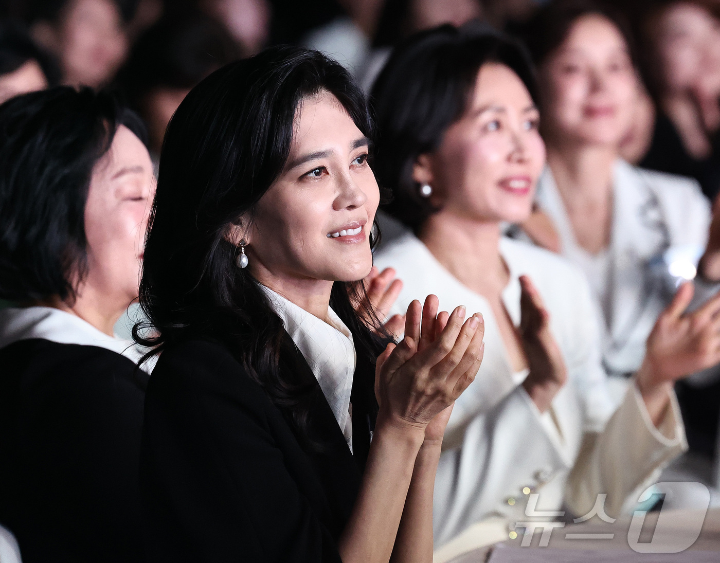 (서울=뉴스1) 구윤성 기자 = 이부진 호텔신라 사장이 1일 오후 서울 중구 신라호텔에서 열린 '제4회 여성기업주간 개막식'에 참석해 손뼉을 치고 있다. 2025.7.1/뉴스1