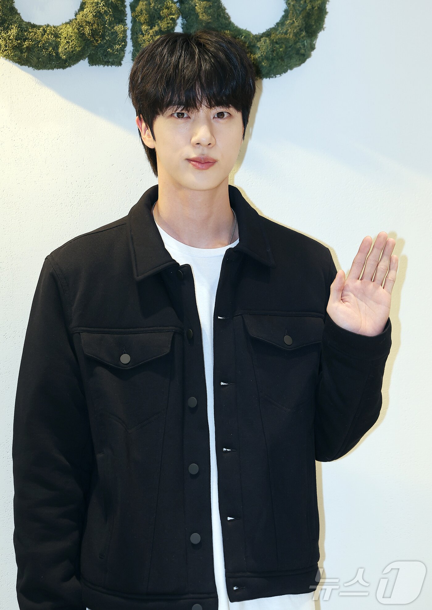 BTS 진, 심쿵 눈빛