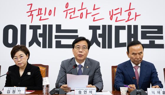 제1야당 삼킨 '전한길 논란'…지지율 추락·특검 공포에 '우향우'