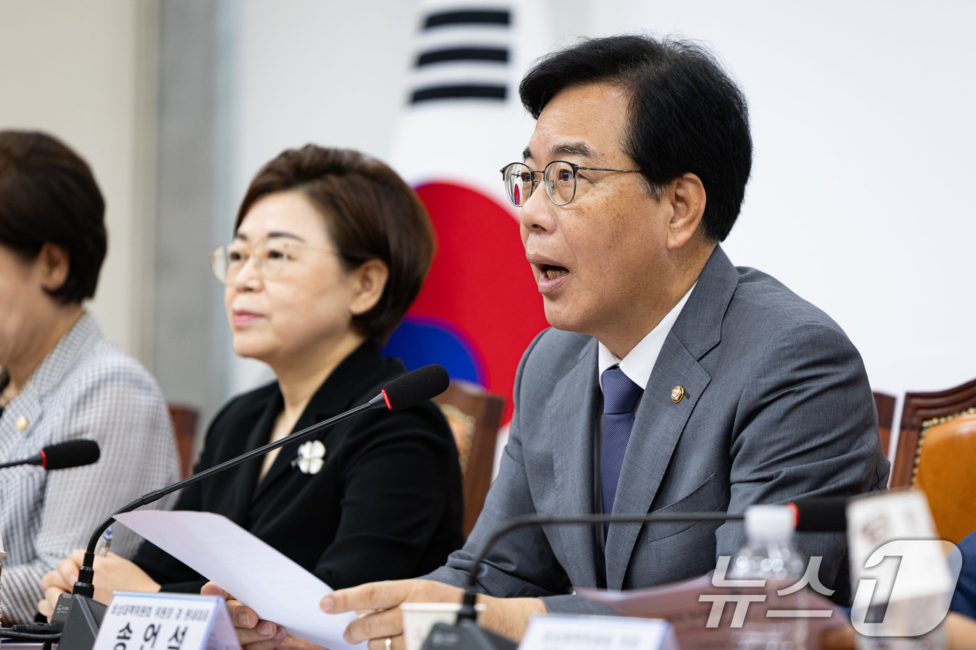 (서울=뉴스1) 유승관 기자 = 국민의힘 송언석 비상대책위원장 겸 원내대표가 10일 서울 여의도 국회에서 열린 비상대책위원회의에서 모두 발언을 하고 있다. 2025.7.10/뉴스1 …