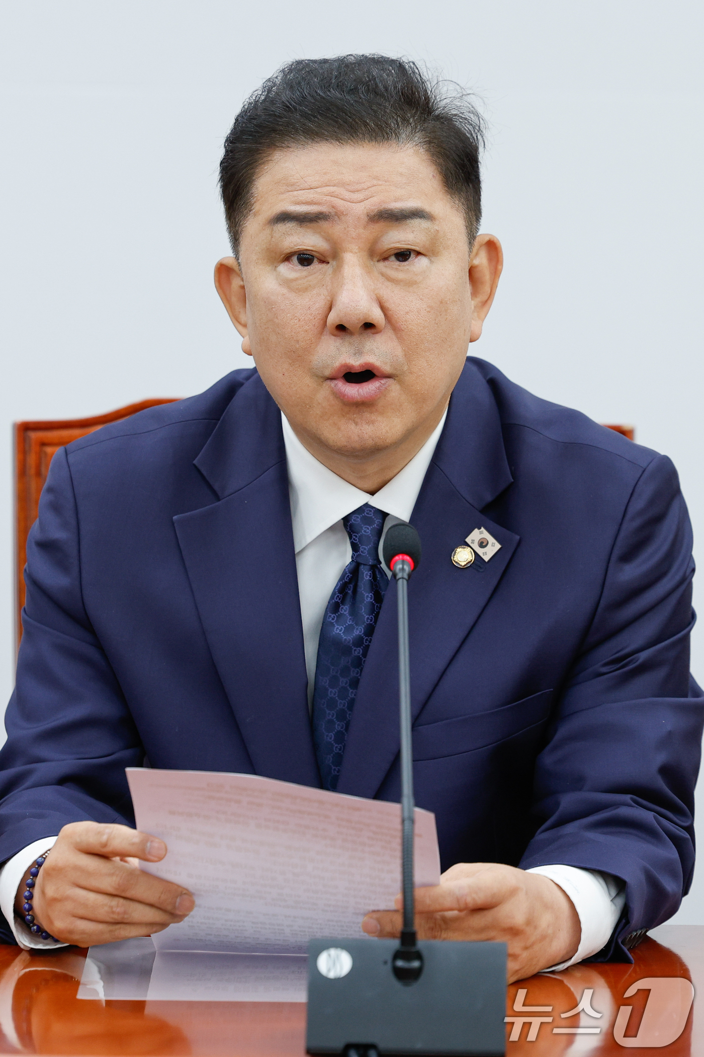 (서울=뉴스1) 안은나 기자 = 김병기 더불어민주당 대표 직무대행 겸 원내대표가 10일 오전 서울 여의도 국회에서 열린 정책조정회의에 참석해 모두 발언을 하고 있다. 2025.7. …