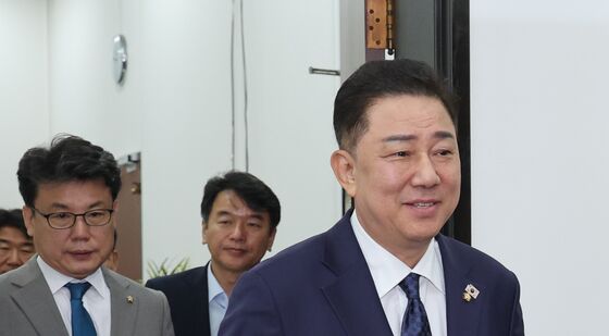 입장하는 김병기 직무대행