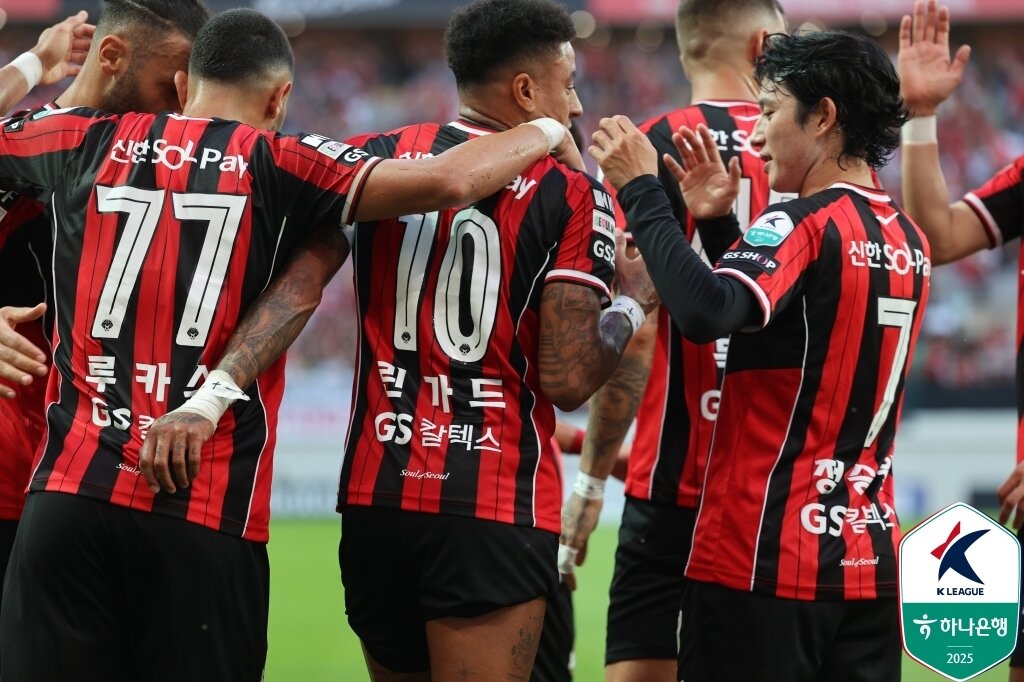 본문 이미지 - 김기동 감독은 &#34;더 좋은 성적을 내겠다&#34;는 약속을 지킬 수 있을까. &#40;한국프로축구연맹 제공&#41;