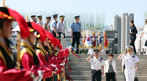 日 통합막료장과 함께 걷는 김명수 합참의장