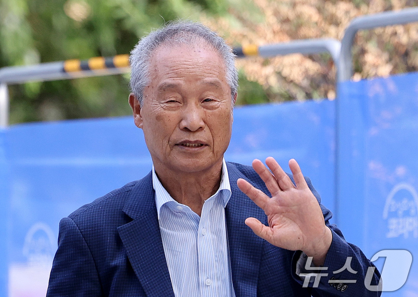 (서울=뉴스1) 박지혜 기자 = 조성옥 전 삼부토건 회장이 10일 오전 서울 종로구 윤석열 전 대통령의 부인 김건희 여사 관련 의혹을 수사하는 민중기 특별검사팀 사무실에 조사를 받 …