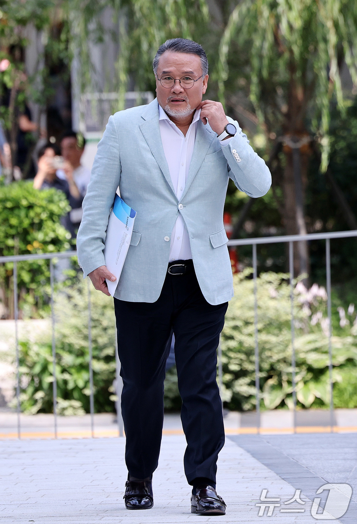 (서울=뉴스1) 박지혜 기자 = 이일준 삼부토건 회장이 10일 오전 서울 종로구 윤석열 전 대통령의 부인 김건희 여사 관련 의혹을 수사하는 민중기 특별검사팀 사무실에 조사를 받기 …