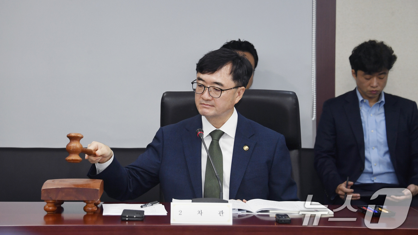 (서울=뉴스1) = 임기근 기획재정부 차관이 10일 서울 종로구 한국무역보험공사에서 열린 '2025년 제7차 재정사업평가위원회'를 주재하고 있다. (기획재정부 제공. 재판매 및 D …