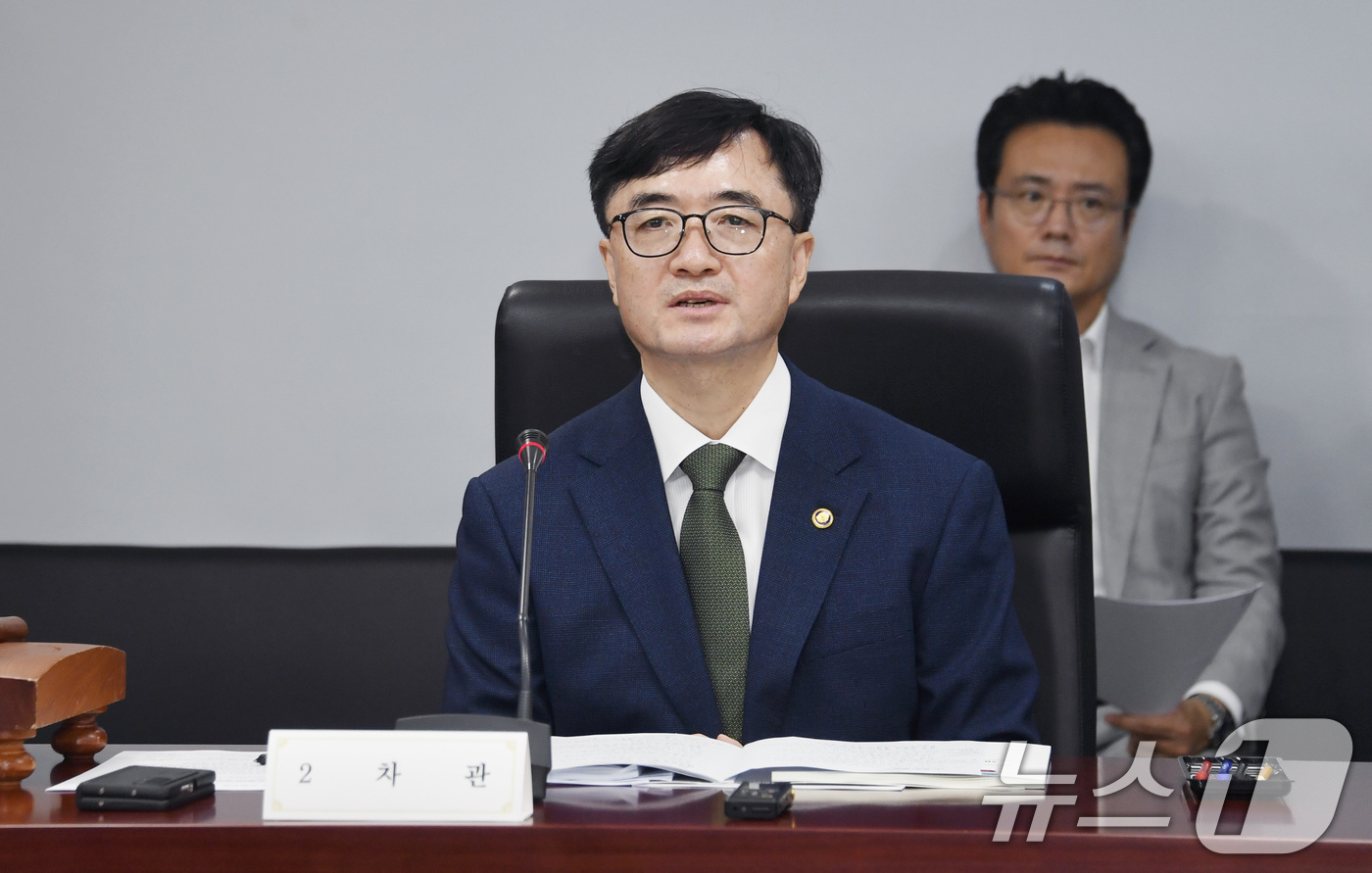 (서울=뉴스1) = 임기근 기획재정부 차관이 10일 서울 종로구 한국무역보험공사에서 열린 '2025년 제7차 재정사업평가위원회'를 주재하고 있다. (기획재정부 제공. 재판매 및 D …