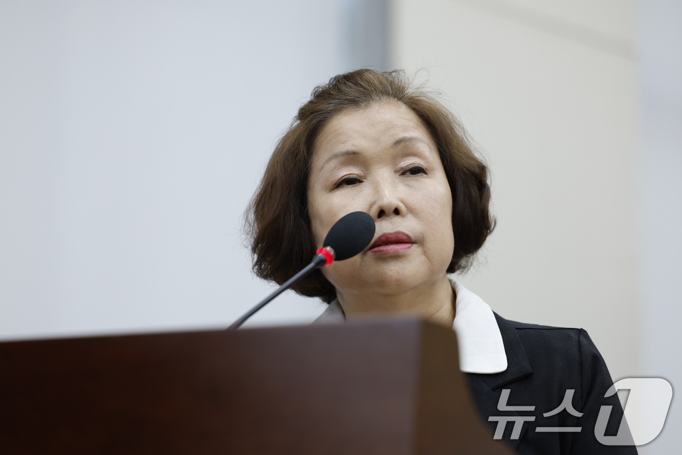 (서울=뉴스1) 안은나 기자 = 손효숙 리박스쿨 대표가 10일 서울 여의도 국회에서 열린 교육위원회 리박스쿨 청문회에 출석해 의원들 질의에 답변하고 있다. 2025.7.10/뉴스1 …