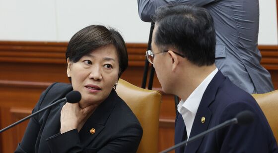 대화 나누는 송미령 장관