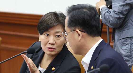 대화 나누는 송미령 장관