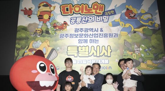 강기정 시장, '다이노맨 공룡산의 비밀' 시사회 참석