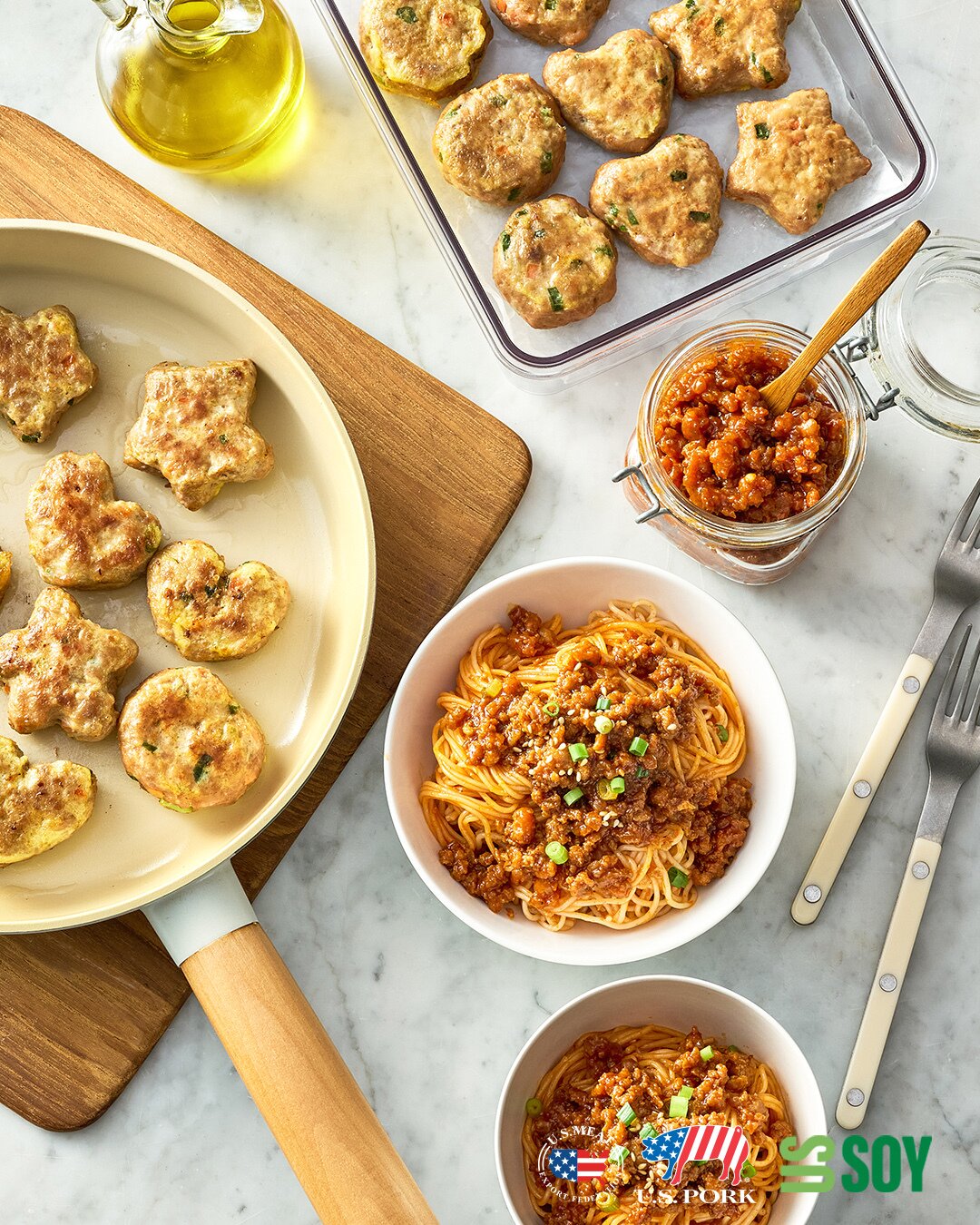 본문 이미지 - 미국산 돼지고기를 활용한 '소보로 고추장'과 '동그랑땡'.(미국육류수출협회 제공)