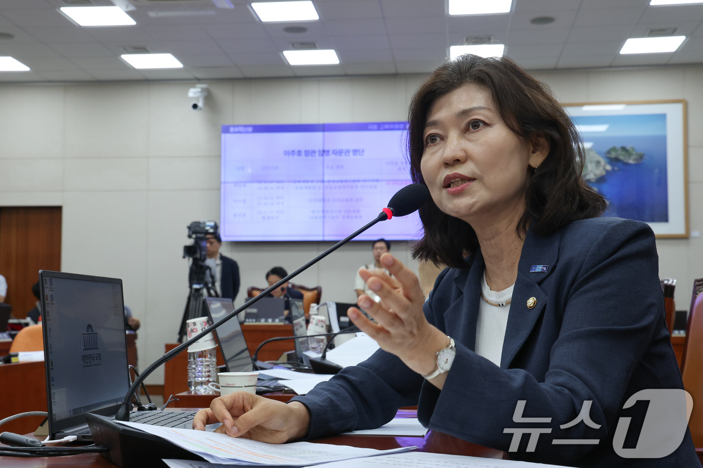 (서울=뉴스1) 안은나 기자 = 강경숙 조국혁신당 의원이 10일 서울 여의도 국회 교육위원회에서 열린 리박스쿨 청문회에서 질의하고 있다. 2025.7.10/뉴스1