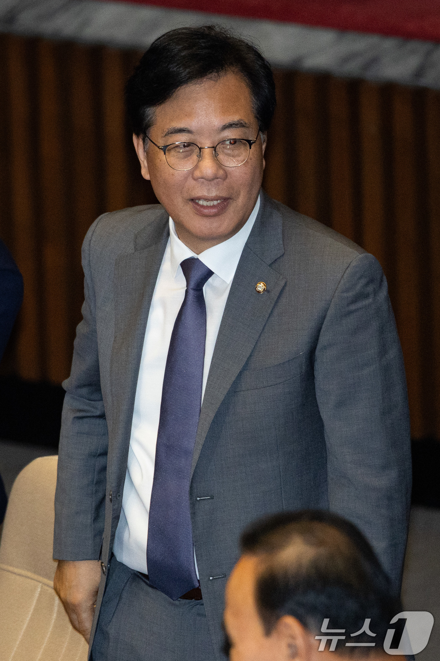 (서울=뉴스1) 유승관 기자 = 송언석 국민의힘 비상대책위원장 겸 원내대표가 10일 서울 여의도 국회에서 열린 제427회 국회(임시회) 제1차 본회의에 참석하고 있다. 2025.7 …