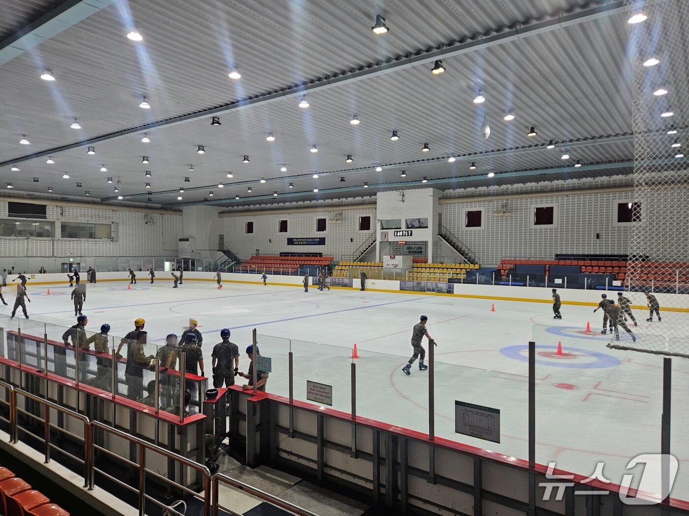 본문 이미지 - 강원 춘천 송암동 의암빙상장.&#40;뉴스1 DB&#41;