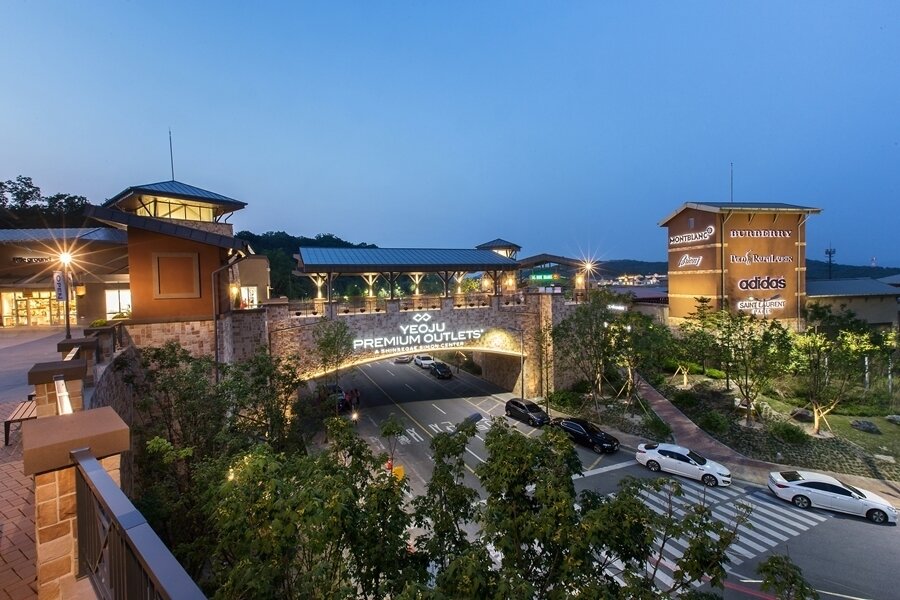 본문 이미지 - 여주 프리미엄 아울렛.(신세계사이먼 제공). 