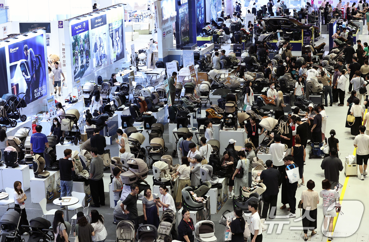(서울=뉴스1) 구윤성 기자 = 10일 오후 서울 강남구 코엑스에서 열린 '2025 글로벌베이비페어'가 관람객들로 북적이고 있다. 2025.7.10/뉴스1