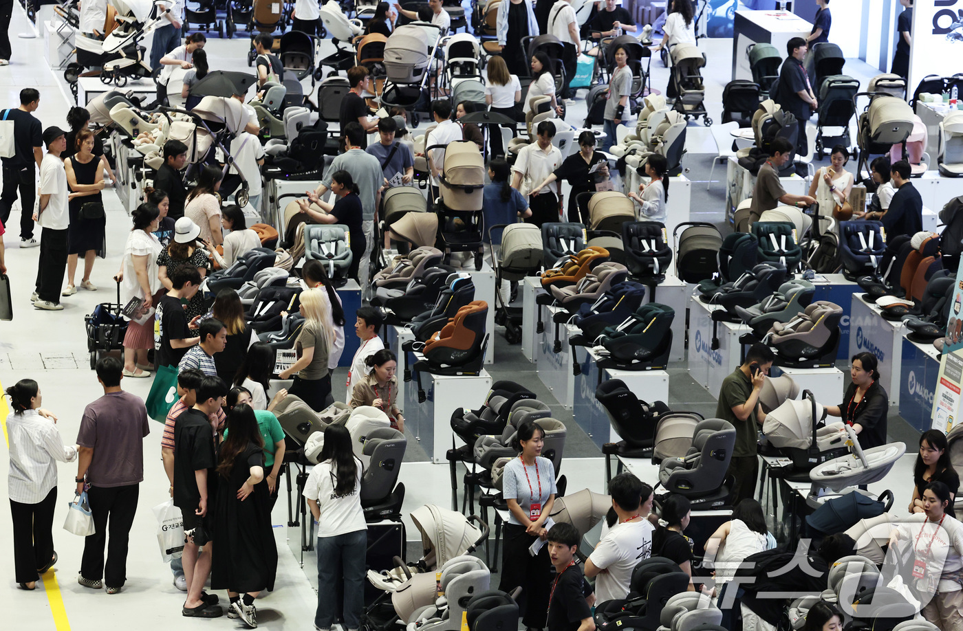 (서울=뉴스1) 구윤성 기자 = 10일 오후 서울 강남구 코엑스에서 열린 '2025 글로벌베이비페어'가 관람객들로 북적이고 있다. 2025.7.10/뉴스1