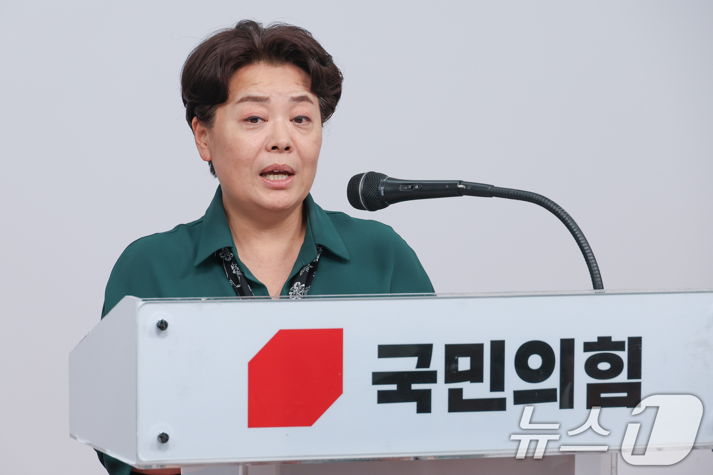 (서울=뉴스1) 안은나 기자 = 윤희숙 국민의힘 혁신위원장이 10일 오후 서울 여의도 당사에서 혁신위원회 제1차 회의 결과 브리핑을 하고 있다. 2025.7.10/뉴스1
