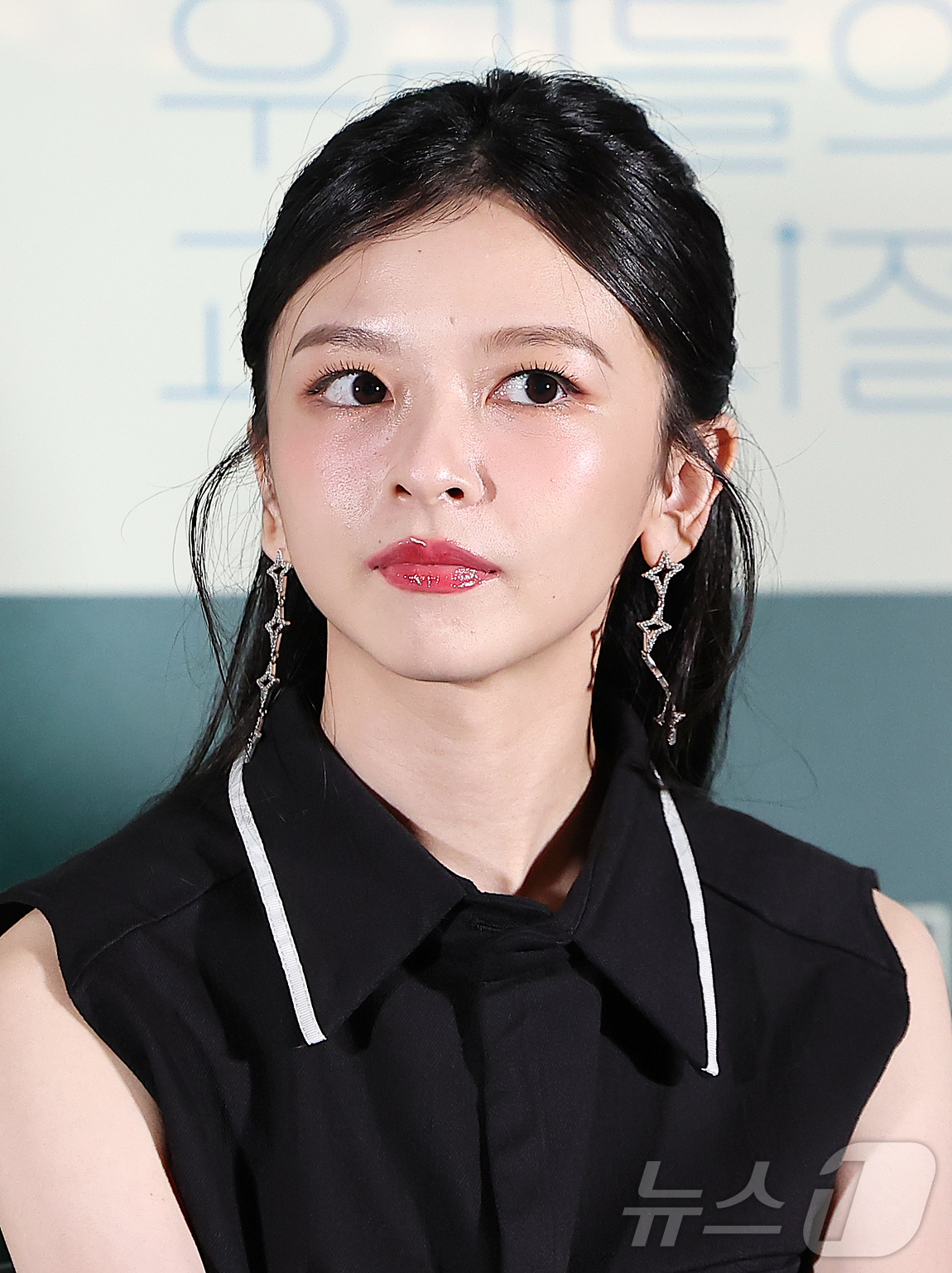 (서울=뉴스1) 김진환 기자 = 대만 배우 진연비가 10일 오후 서울 용산구 CGV용산아이파크몰에서 열린 영화 ‘우리들의 교복시절’ 언론시사회에 참석해 취재진 질문을 듣고 있다.' …