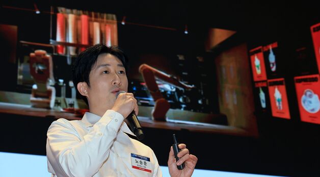 AI 휴머노이드 스타트업 발표 나선 노승준 로브로스 대표