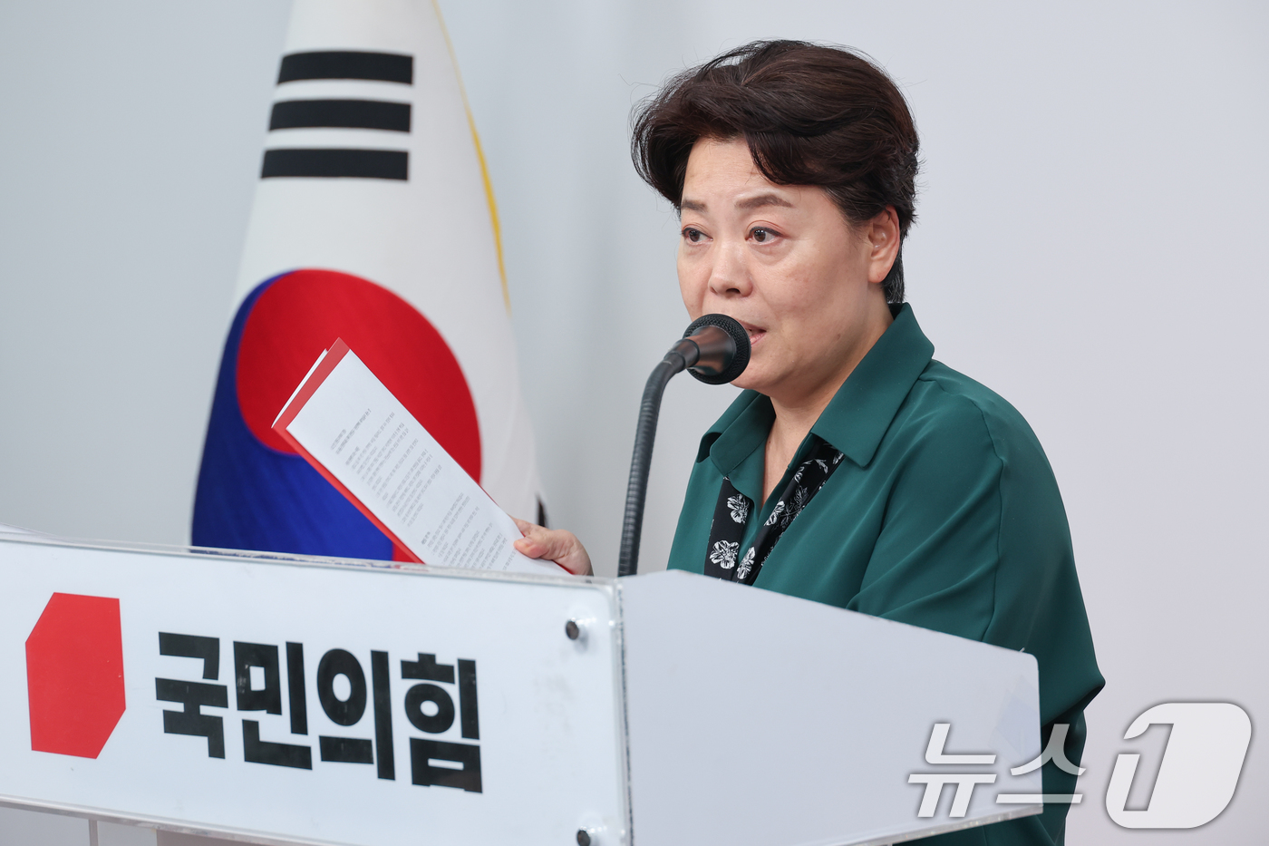 (서울=뉴스1) 안은나 기자 = 윤희숙 국민의힘 혁신위원장이 10일 오후 서울 여의도 당사에서 혁신위원회 제1차 회의 결과 브리핑을 하고 있다. 2025.7.10/뉴스1