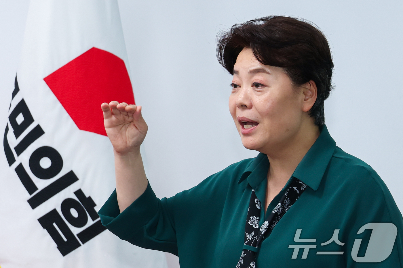 (서울=뉴스1) 안은나 기자 = 윤희숙 국민의힘 혁신위원장이 10일 오후 서울 여의도 당사에서 혁신위원회 제1차 회의 결과 브리핑을 하고 있다. 2025.7.10/뉴스1