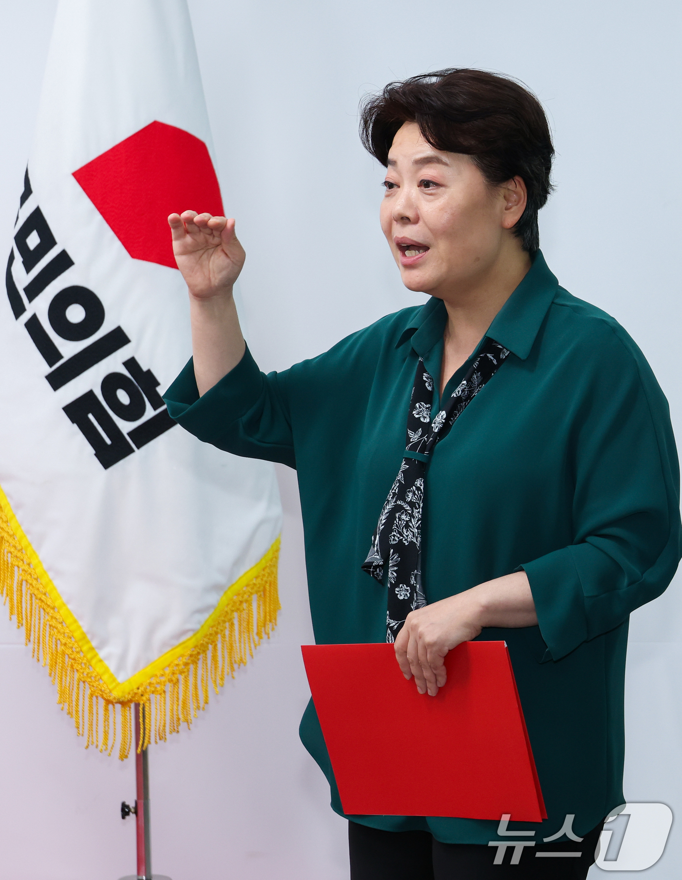 (서울=뉴스1) 안은나 기자 = 윤희숙 국민의힘 혁신위원장이 10일 오후 서울 여의도 당사에서 혁신위원회 제1차 회의 결과 브리핑을 하고 있다. 2025.7.10/뉴스1