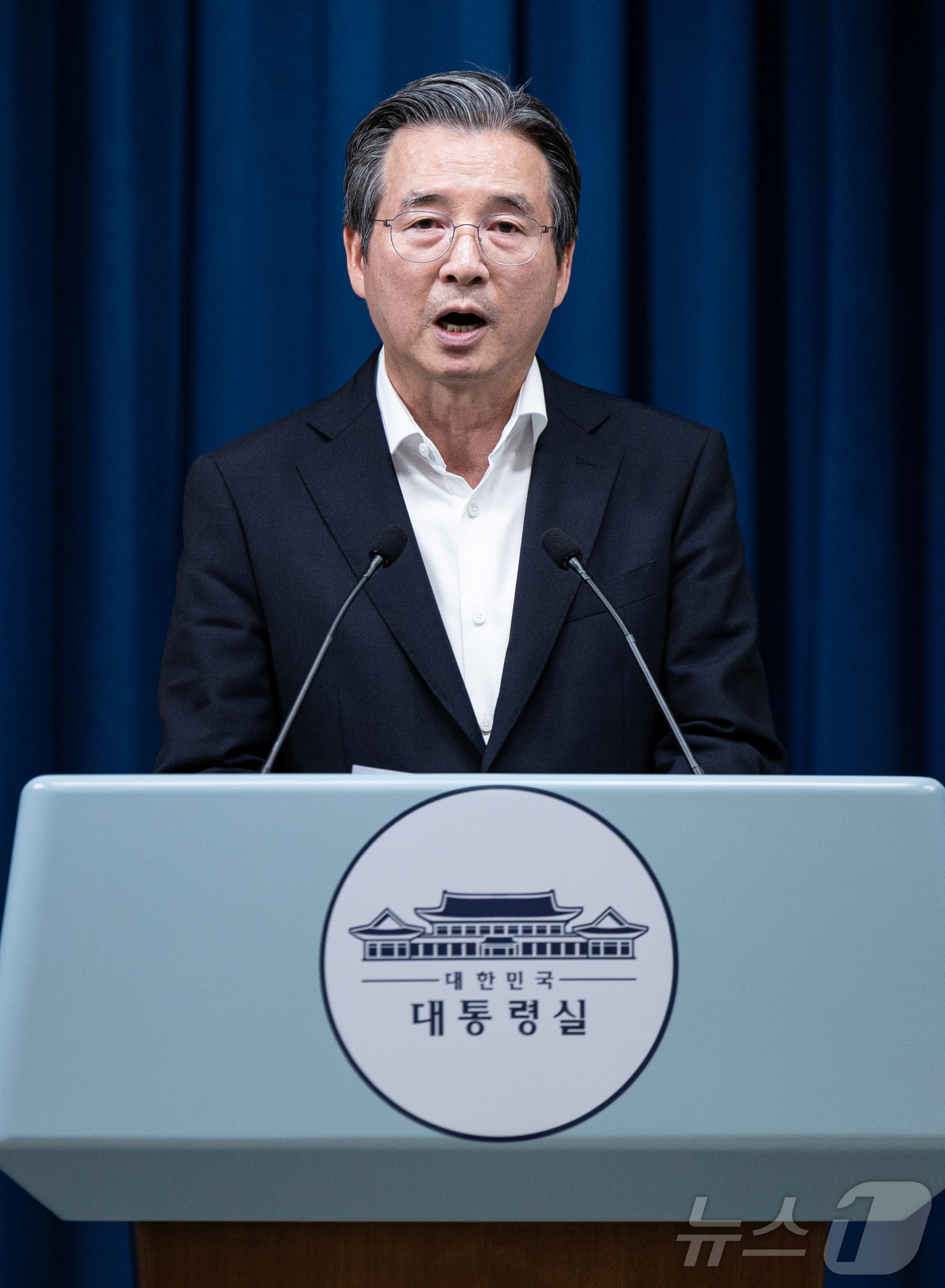 (서울=뉴스1) 이재명 기자 = 김용범 대통령실 정책실장이 10일 서울 용산 대통령실 청사에서 RE100 산단 관련 브리핑을 하고 있다. 2025.7.10/뉴스1