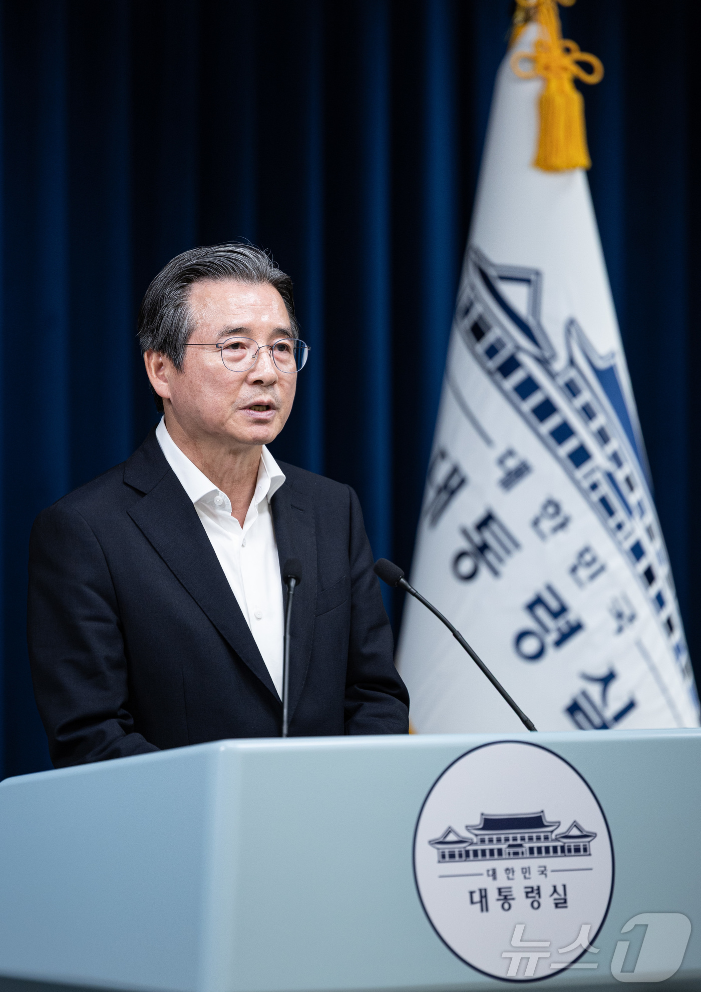 (서울=뉴스1) 이재명 기자 = 김용범 대통령실 정책실장이 10일 서울 용산 대통령실 청사에서 RE100 산단 관련 브리핑을 하고 있다. 2025.7.10/뉴스1