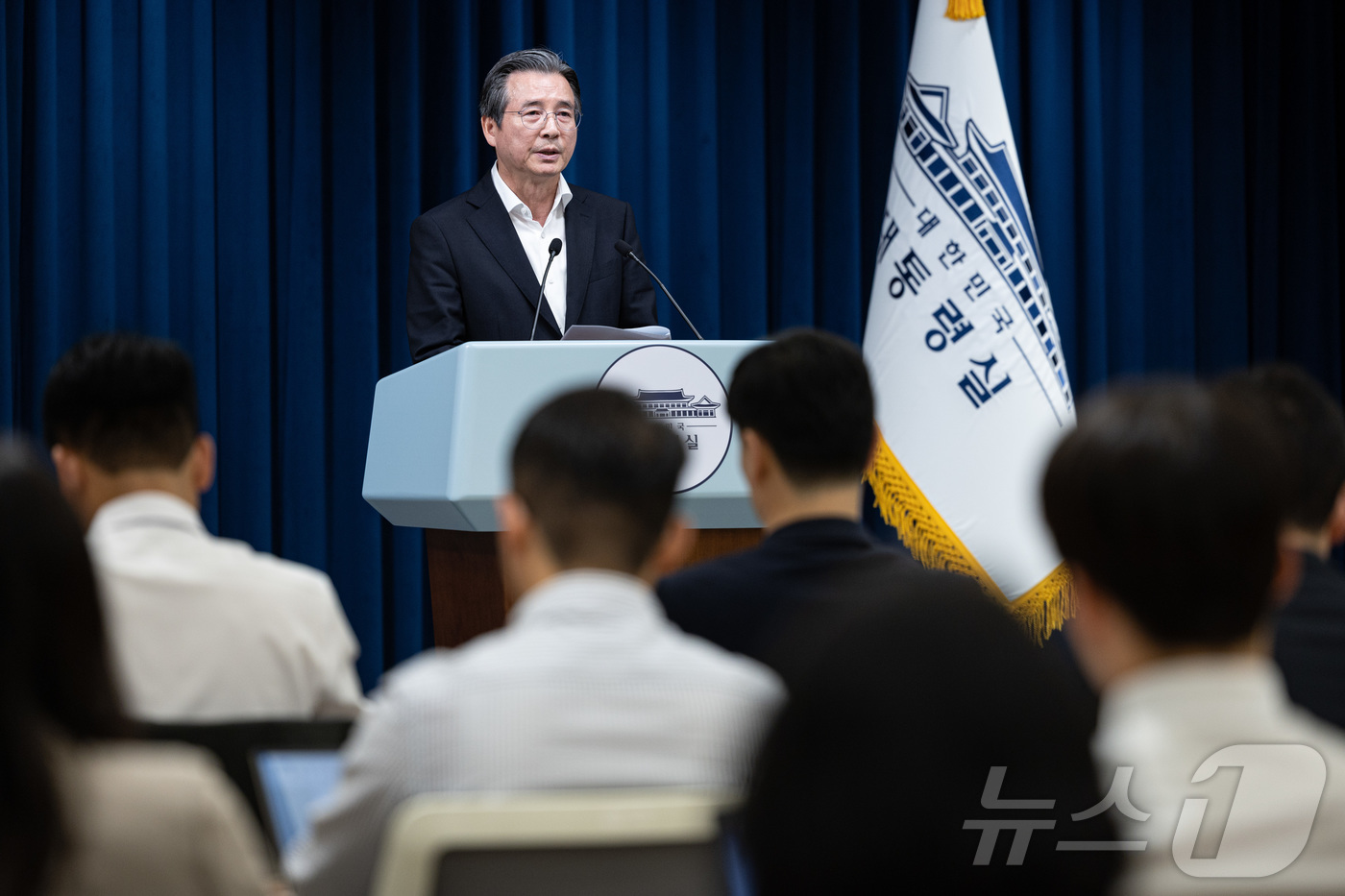 (서울=뉴스1) 이재명 기자 = 김용범 대통령실 정책실장이 10일 서울 용산 대통령실 청사에서 RE100 산단 관련 브리핑을 하고 있다. 2025.7.10/뉴스1