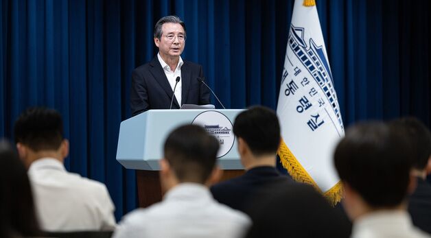 RE100 산단 관련 브리핑 하는 김용범 정책실장