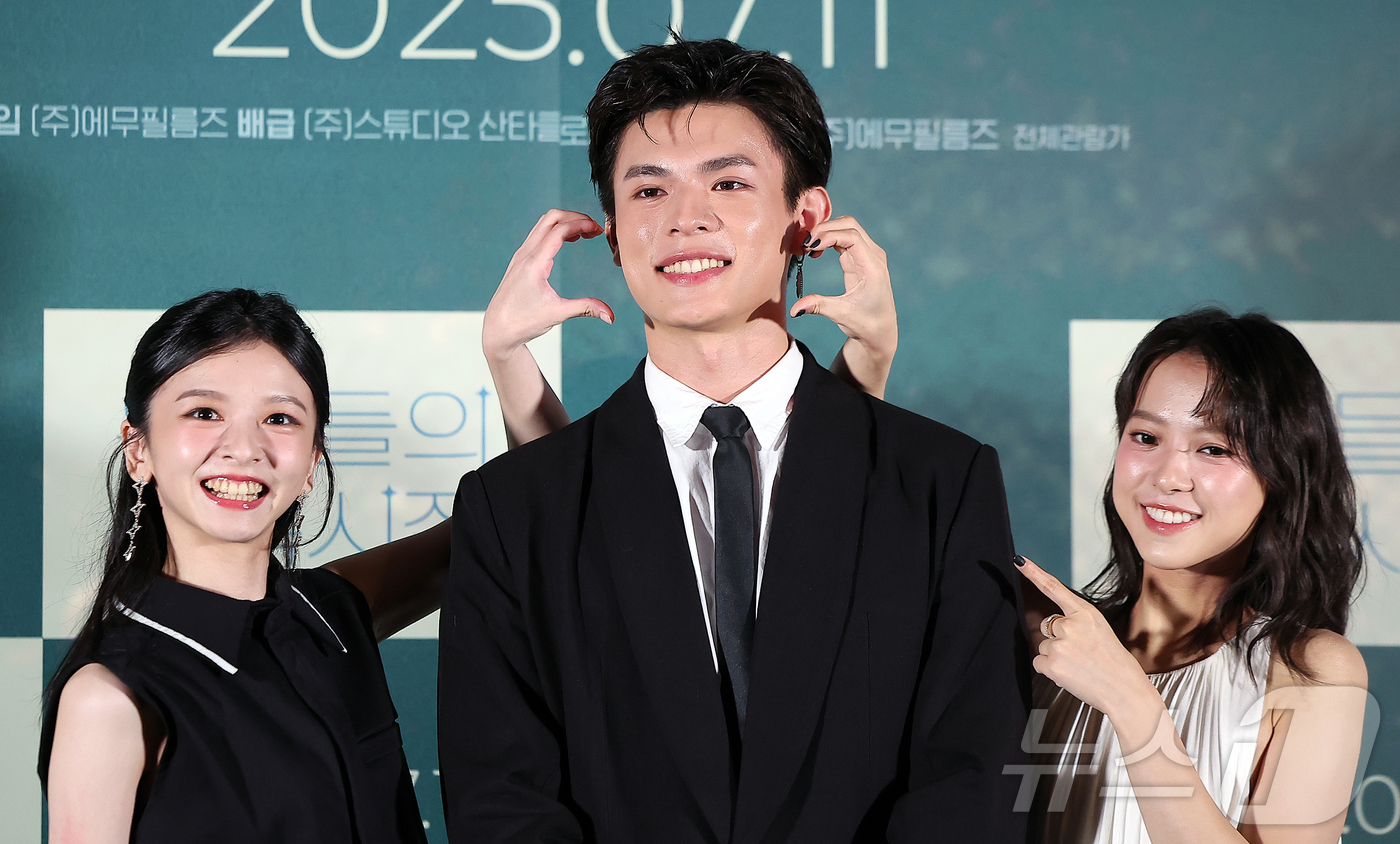 (서울=뉴스1) 김진환 기자 = 대만 배우 진연비(왼쪽부터)와 구이태, 항첩여가 10일 오후 서울 용산구 CGV용산아이파크몰에서 열린 영화 ‘우리들의 교복시절’ 언론시사회에 참석해 …