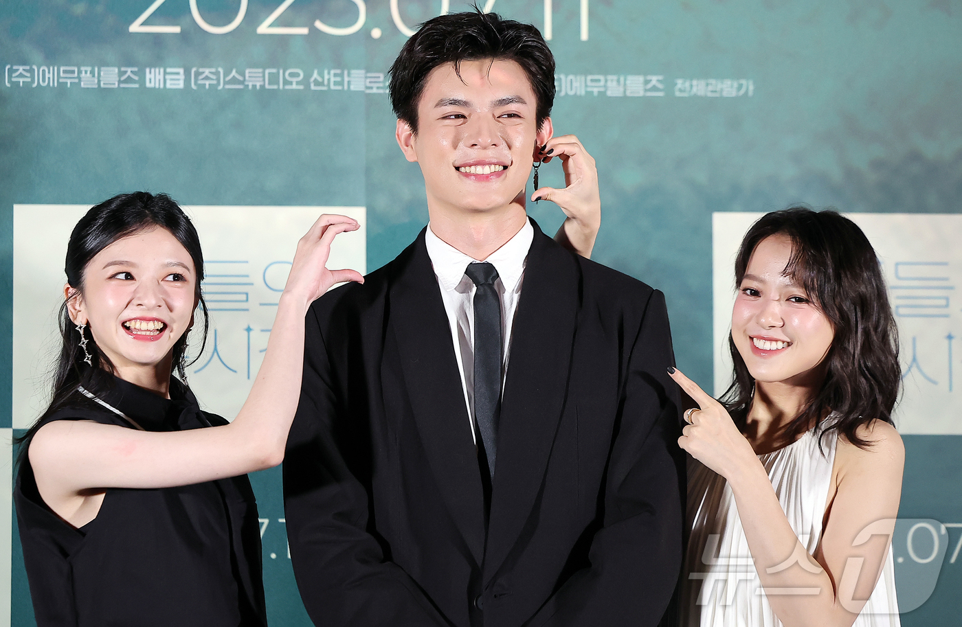 (서울=뉴스1) 김진환 기자 = 대만 배우 진연비(왼쪽부터)와 구이태, 항첩여가 10일 오후 서울 용산구 CGV용산아이파크몰에서 열린 영화 ‘우리들의 교복시절’ 언론시사회에 참석해 …