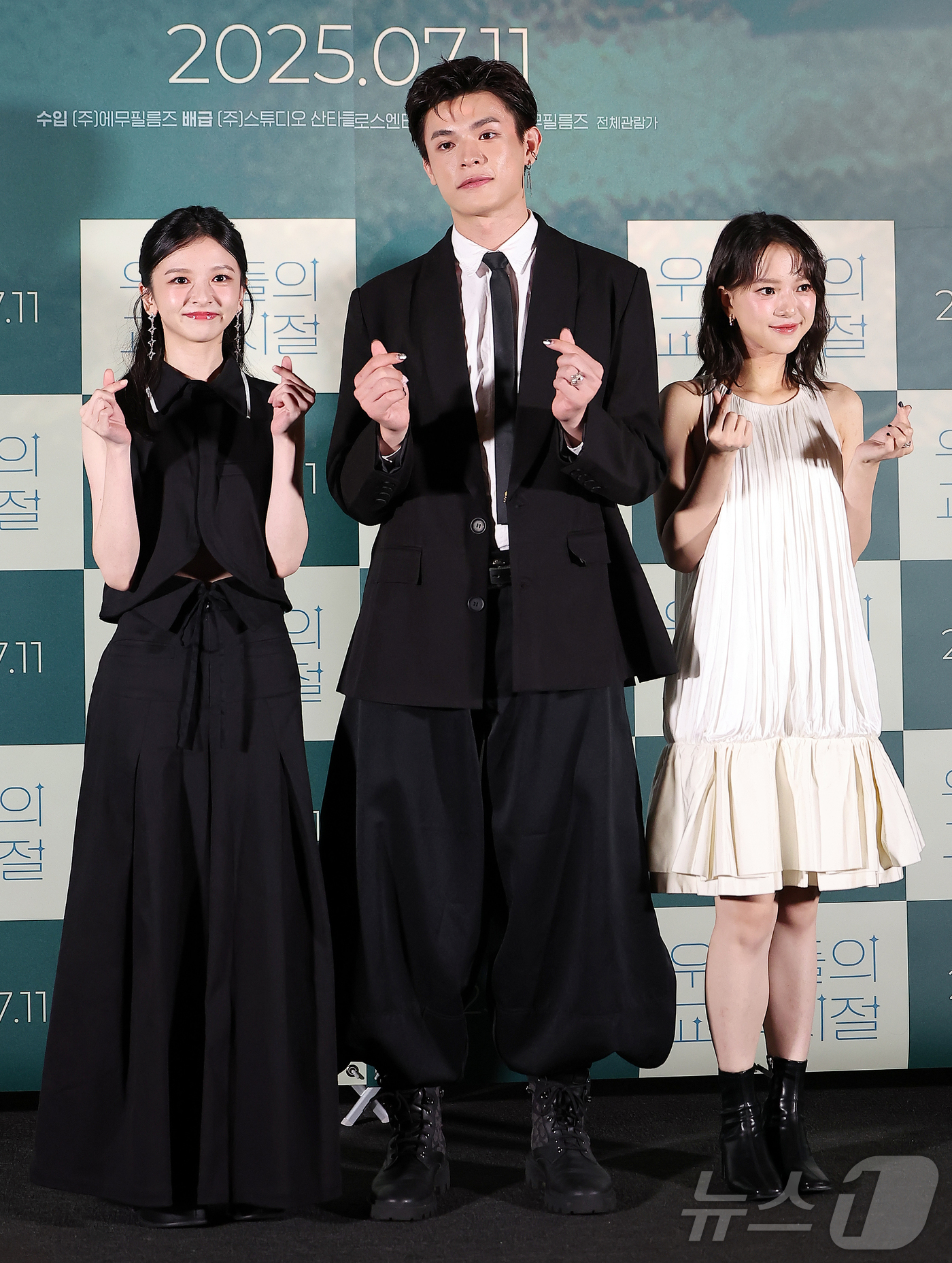 (서울=뉴스1) 김진환 기자 = 대만 배우 진연비(왼쪽부터)와 구이태, 항첩여가 10일 오후 서울 용산구 CGV용산아이파크몰에서 열린 영화 ‘우리들의 교복시절’ 언론시사회에 참석해 …