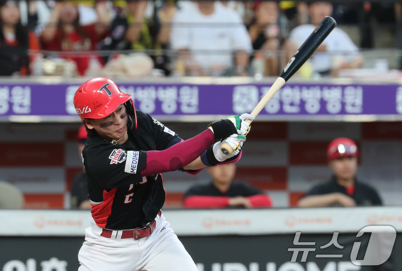 (대전=뉴스1) 김기태 기자 = 10일 오후 대전 한화생명 볼파크에서 열린 프로야구 '2025 신한 SOL뱅크 KBO 리그' 기아 타이거즈와 한화 이글스 경기에서 4회초 기아 박찬 …