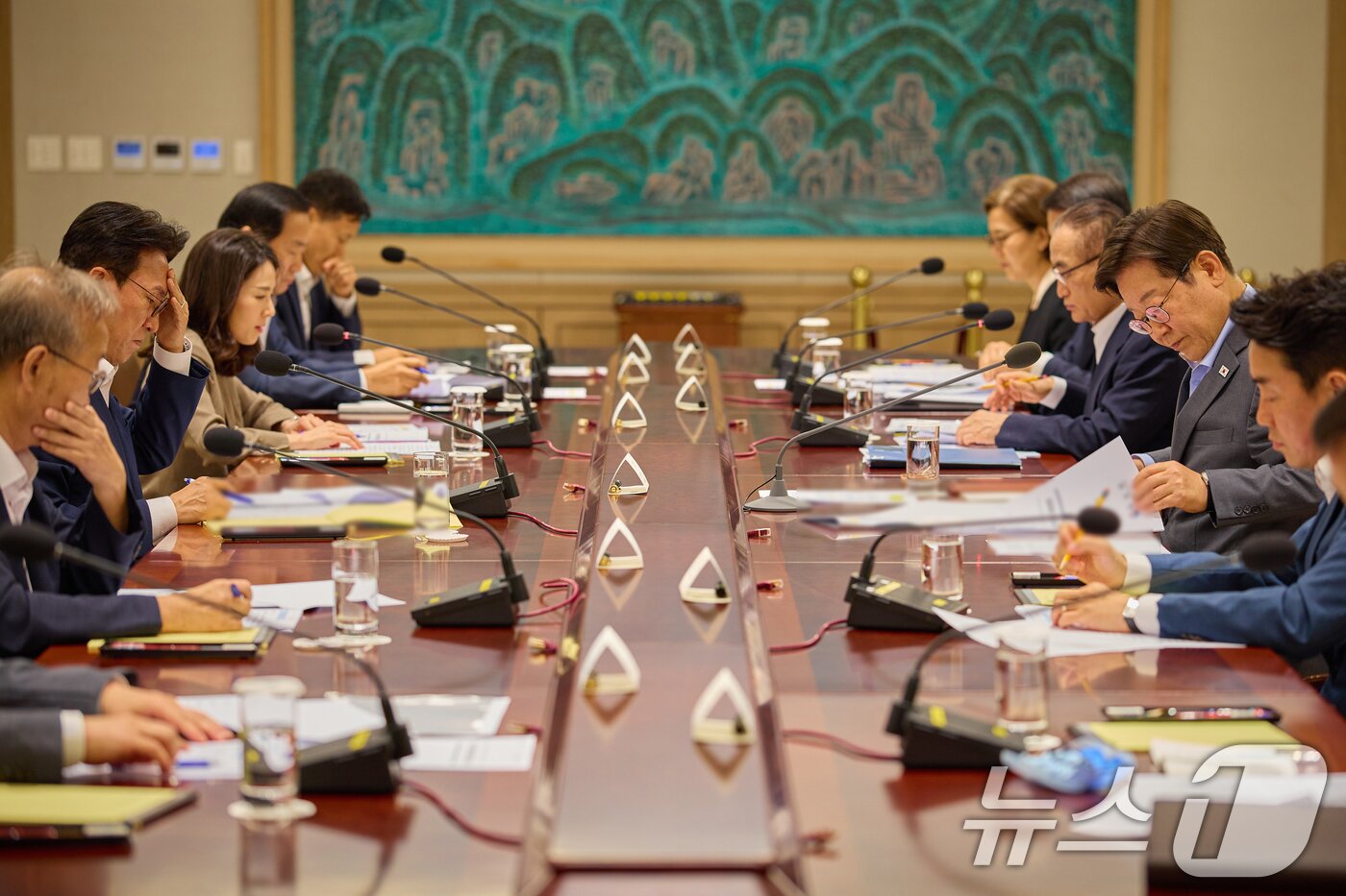 본문 이미지 - 국가안전보장회의&#40;NSC&#41; 전체회의. &#40;대통령실 제공. 재판매 및 DB 금지&#41; 2025.7.10/뉴스1 ⓒ News1 허경 기자