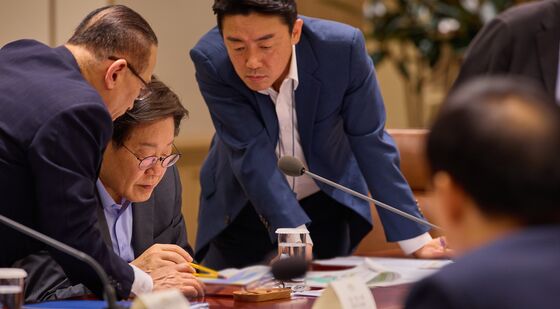 李대통령, 첫 NSC…"남북 평화, 안보 위한 현실적 선택지"