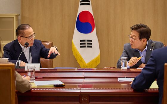[뉴스1 PICK] 李대통령, 첫 NSC…"남북 평화, 안보 위한 현실적 선택지"