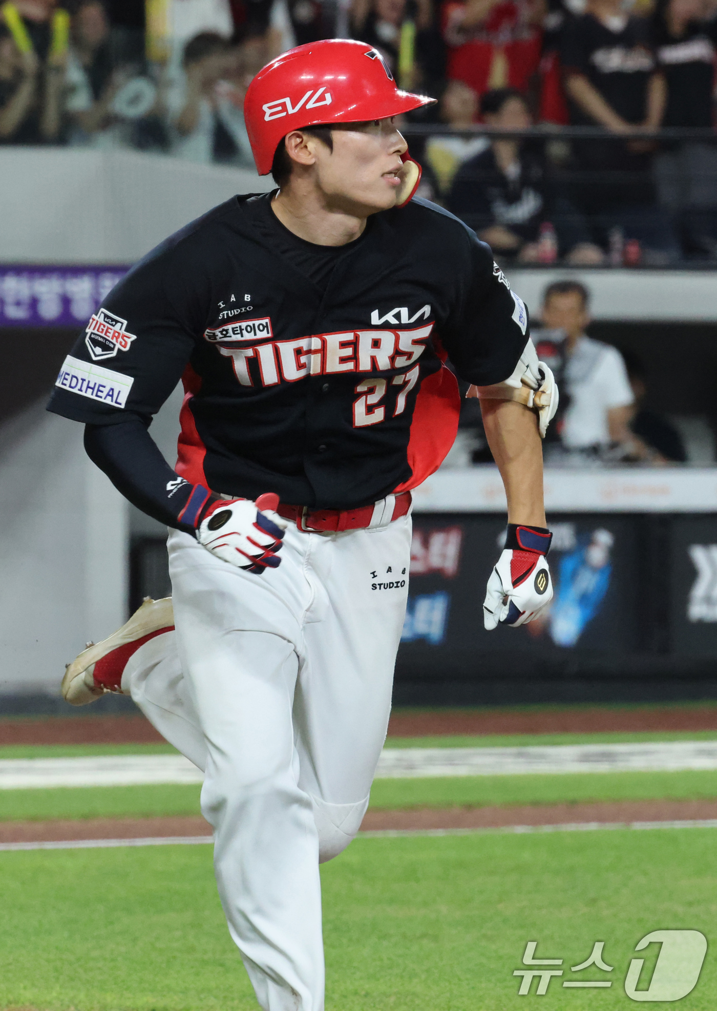 (대전=뉴스1) 김기태 기자 = 10일 오후 대전 한화생명 볼파크에서 열린 프로야구 '2025 신한 SOL뱅크 KBO 리그' 기아 타이거즈와 한화 이글스 경기에서 7회초 2사 3루 …