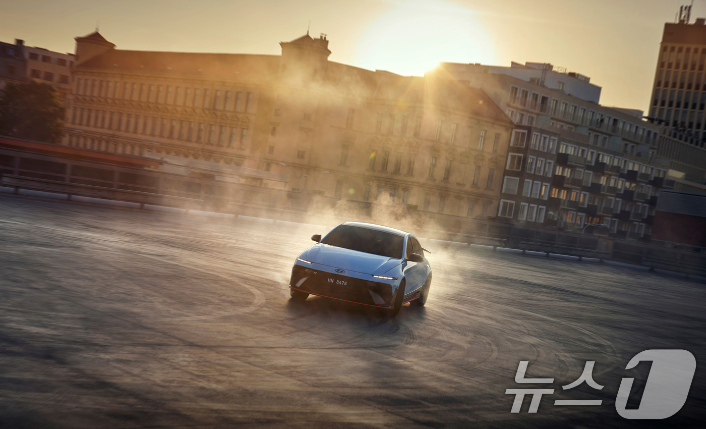 (서울=뉴스1) = 현대차 고성능 브랜드 N(이하 현대 N)은 10일 영국 최대 자동차 축제인 ‘2025 굿우드 페스티벌 오브 스피드’에서 아이오닉 6N을 세계 최초로 공개했다고 …