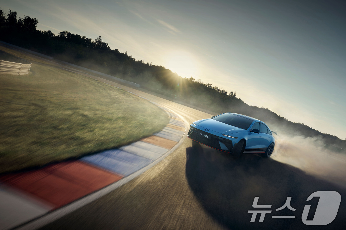 (서울=뉴스1) = 현대차 고성능 브랜드 N(이하 현대 N)은 10일 영국 최대 자동차 축제인 ‘2025 굿우드 페스티벌 오브 스피드’에서 아이오닉 6N을 세계 최초로 공개했다고 …