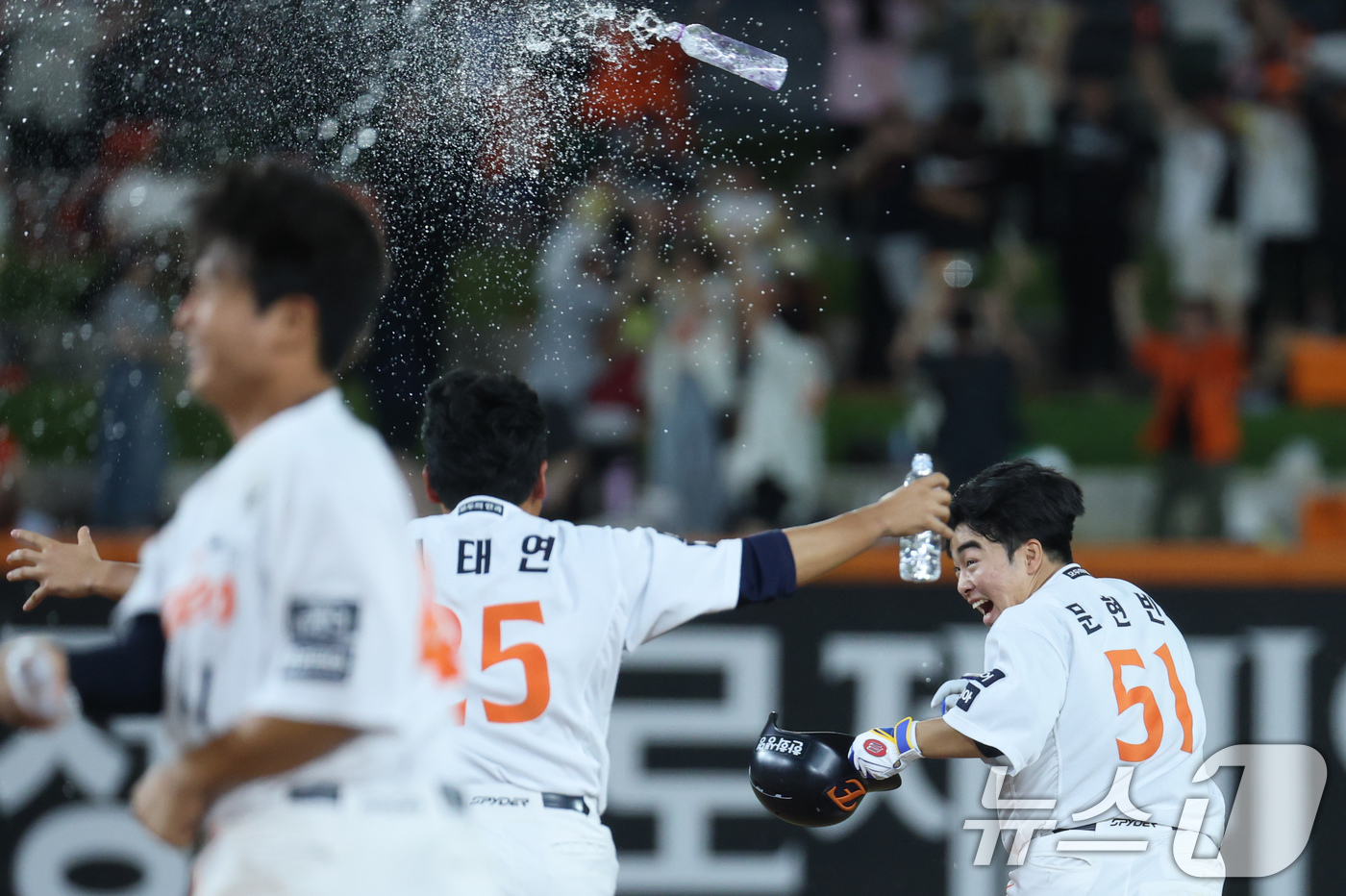 (대전=뉴스1) 김기태 기자 = 10일 오후 대전 한화생명 볼파크에서 열린 프로야구 '2025 신한 SOL뱅크 KBO 리그' 기아 타이거즈와 한화 이글스 경기에서 9회말 2사 만루 …