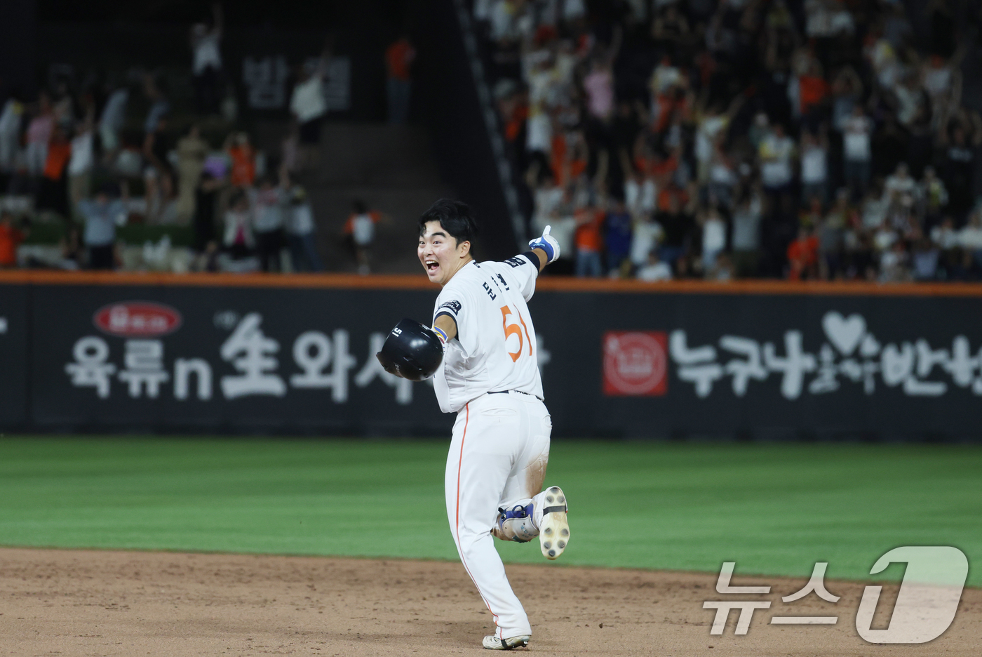 (대전=뉴스1) 김기태 기자 = 10일 오후 대전 한화생명 볼파크에서 열린 프로야구 '2025 신한 SOL뱅크 KBO 리그' 기아 타이거즈와 한화 이글스 경기에서 9회말 2사 만루 …