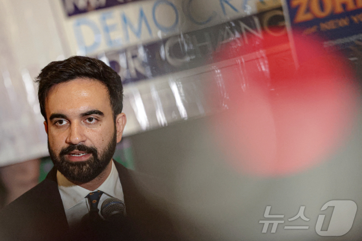 (뉴욕 로이터=뉴스1) 윤다정 기자 = 10일(현지시간) 조란 맘다니 뉴욕시장 후보가 미국 뉴욕에서 열린 기자회견에서 발언하고 있다. 2025.07.10.ⓒ 로이터=뉴스1