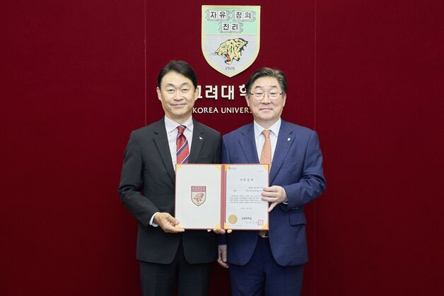 권영진 고려대 문과대 교우회장, 인문관 건립에 1억원 기부